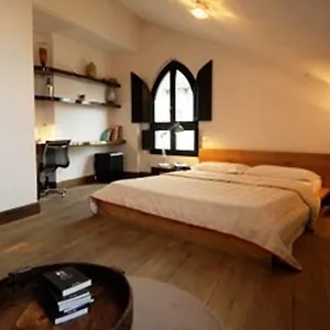 https://nine-hotel.it-lombardy.com